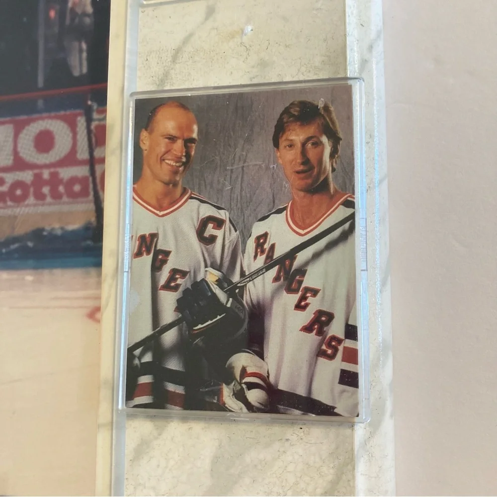 1994 Stanley Cup Champion NY Rangers Mark Messier Plaque with picture and cards